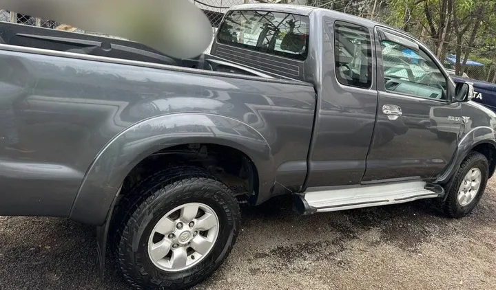 Toyota Hilux 2009 D4D Manual – photo 3
