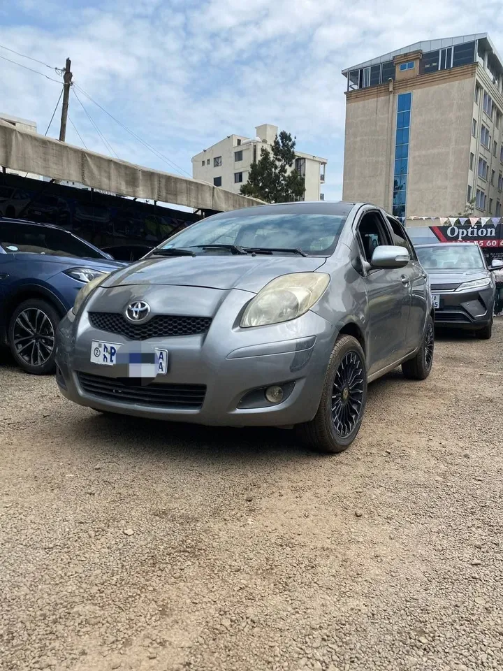 Toyota Yaris Compact 2010 – photo 4