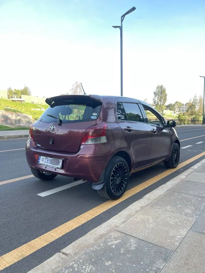 Toyota Compact Yaris 2010 – photo 4