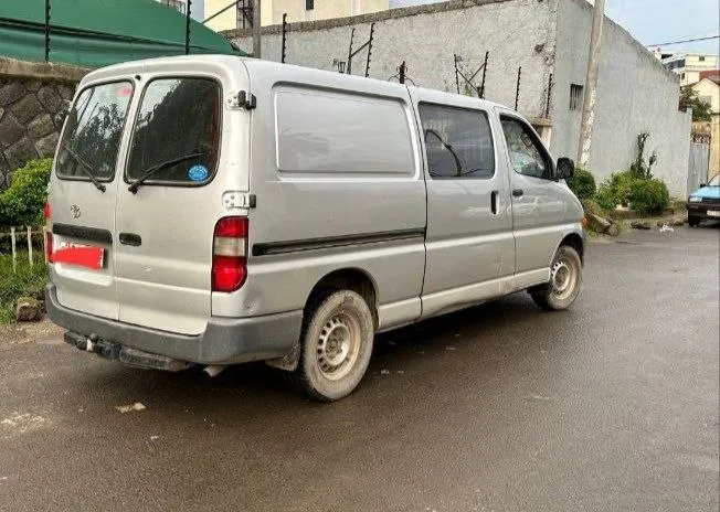 Toyota Hiace D4D Dolphin Van – photo 3