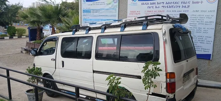2004 5L Passenger Van – photo 4