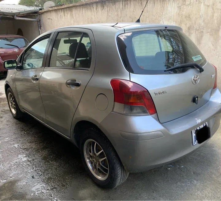 Toyota Yaris Compact 2009 – photo 4