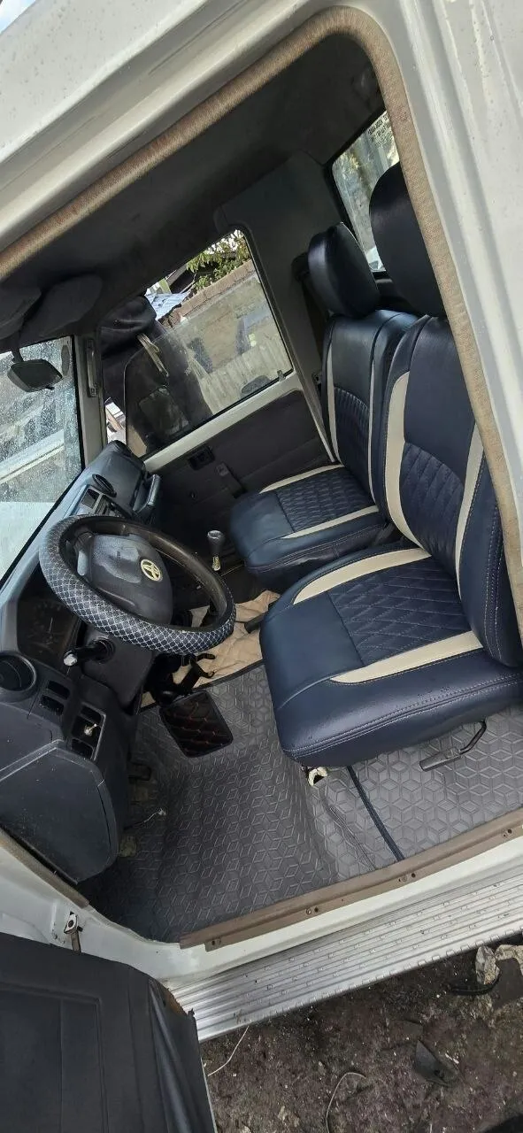 2012 Toyota Land Cruiser Single Cab – photo 3