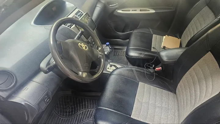 Toyota Yaris Sedan 2010 Automatic – photo 3