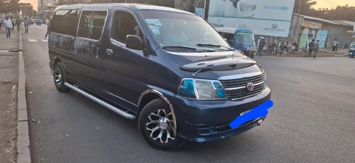 Toyota Minivan 2010 Model – photo 4