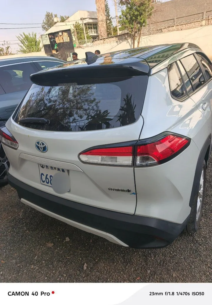2024 Toyota Corolla Cross Hybrid – photo 3