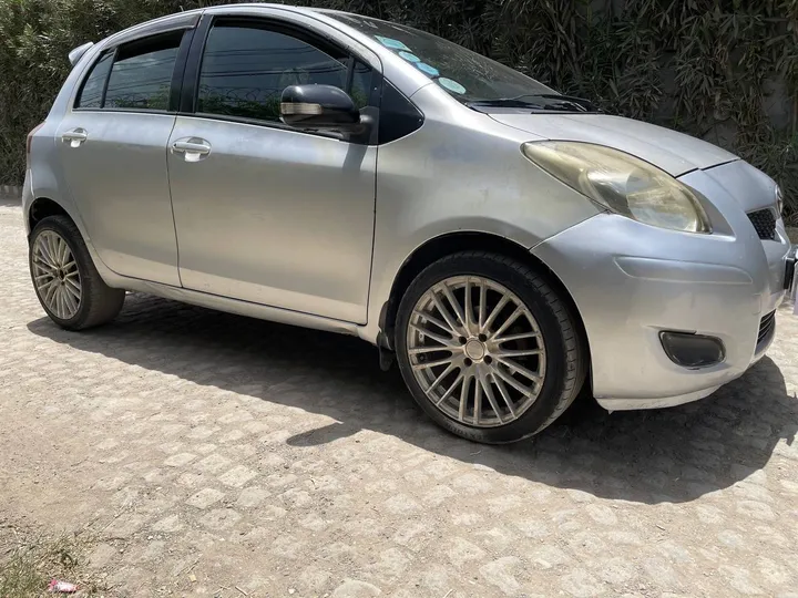 Toyota Yaris Compact 2009 – photo 3