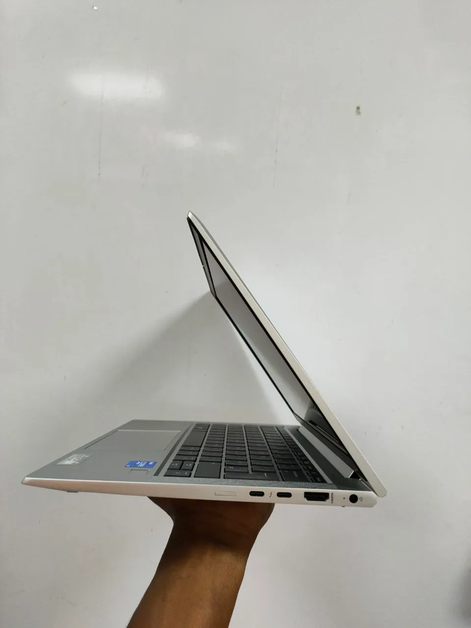 HP Elitebook 830 G8 Laptop – photo 4