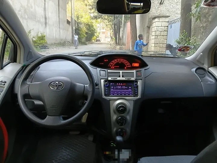 Toyota Yaris Compact 2010 – photo 7