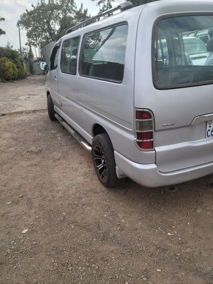 Toyota Hiace Van 2008 – photo 4