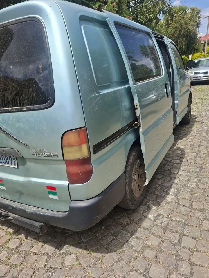 1997 Toyota Hiace 2L Manual Van – photo 6