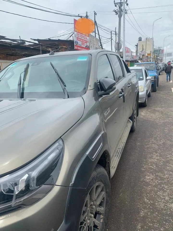 Toyota Hilux Invincible 2021 Double-Cab – photo 3