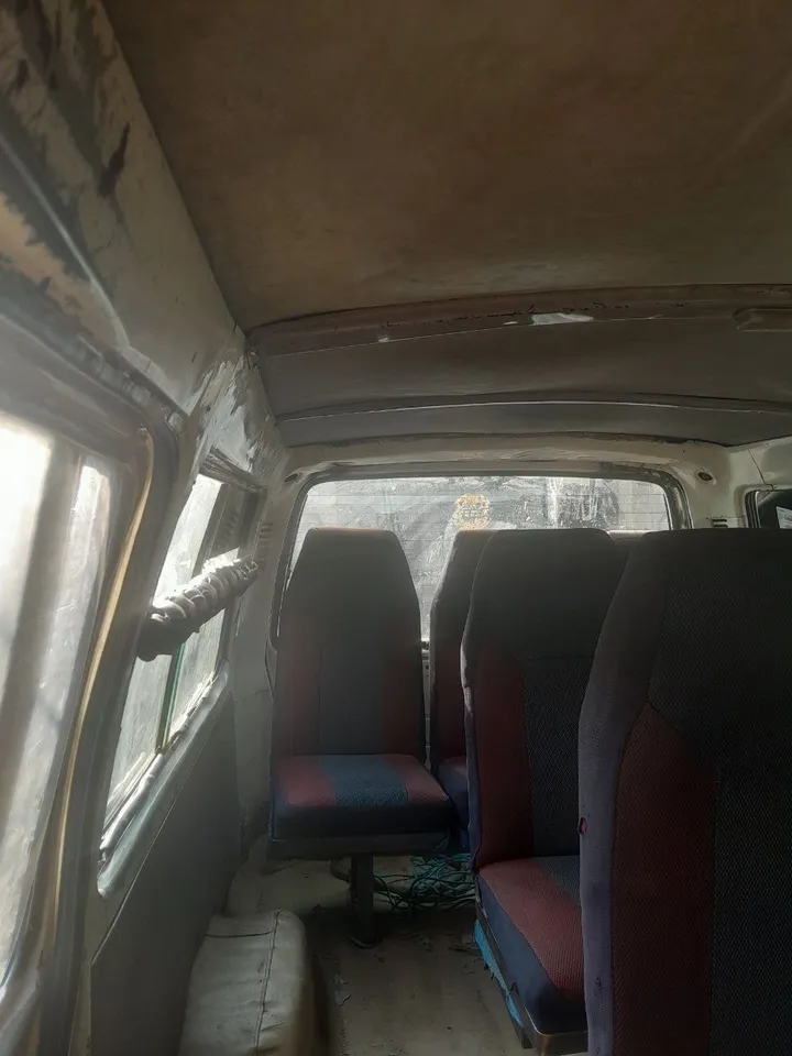 Toyota White Van 2004 – photo 6