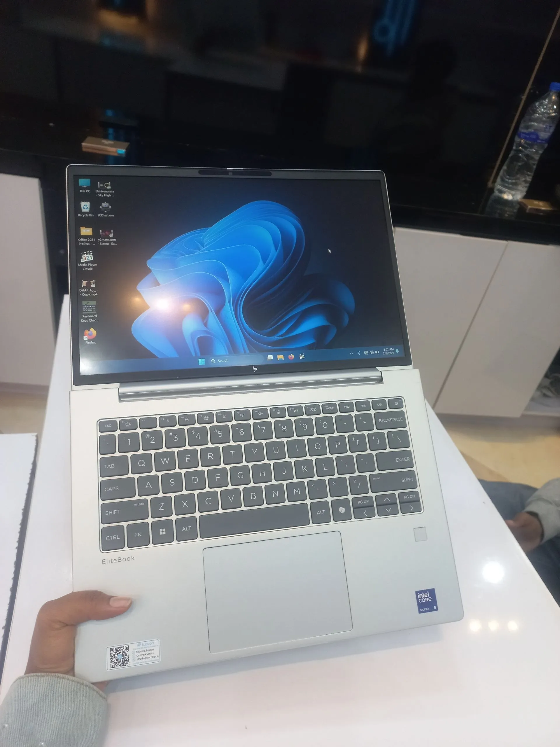HP EliteBook 840 G11 Touchscreen Laptop – photo 3