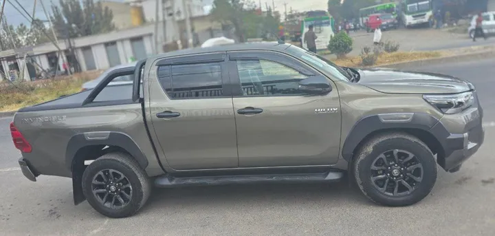 Toyota Hilux Invincible 2021 Pickup – photo 4