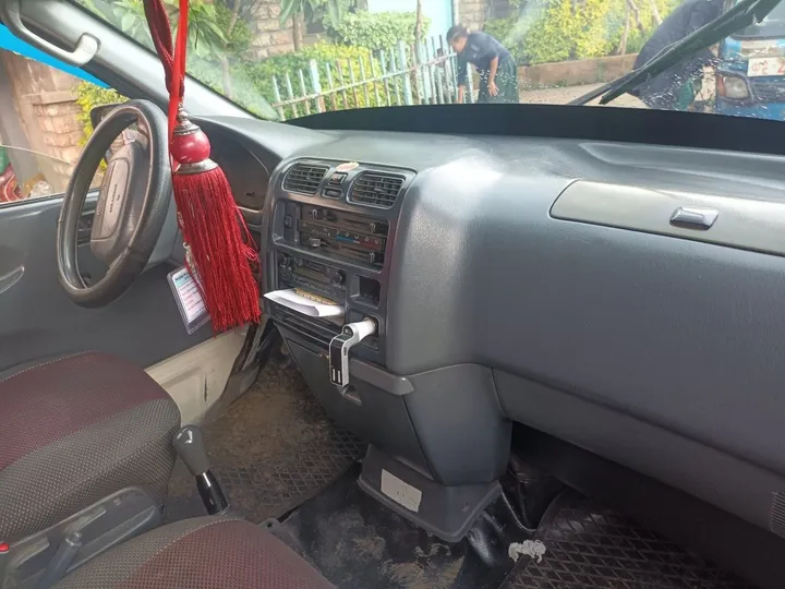 Toyota Hiace 2003 D4D Van – photo 3