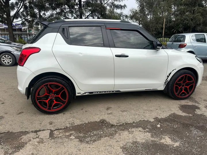 Suzuki Swift 2022 Automatic – photo 5