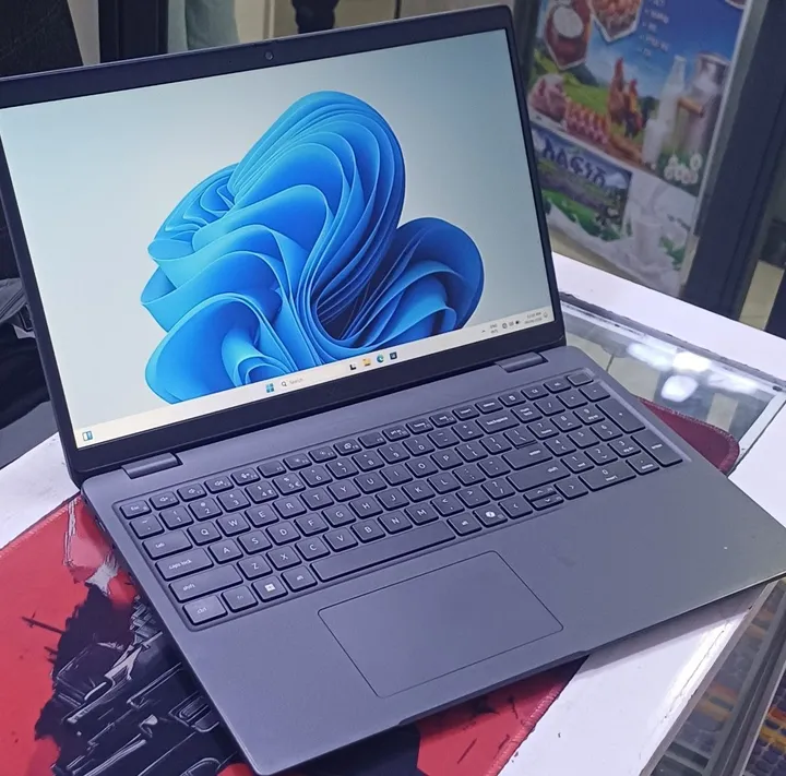 Dell Latitude 3550 Core i7 Laptop – photo 6