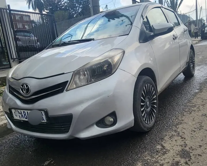 Toyota Yaris Compact 2013 Manual – photo 7