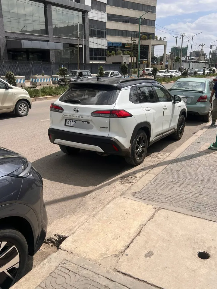 2022 Toyota Corolla Cross Hybrid – photo 4
