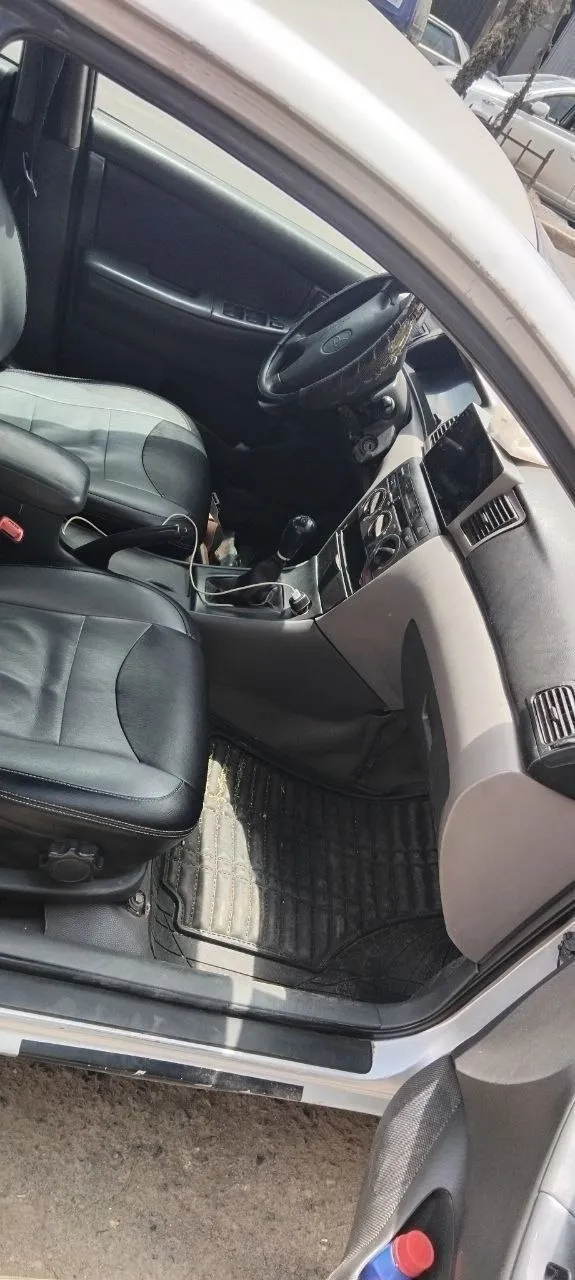 Toyota Corolla Manual Sedan – photo 3