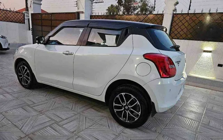 2022 Suzuki Swift 1.2L Automatic – photo 3