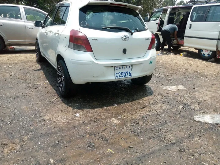 Toyota Yaris Compact 2010 – photo 5