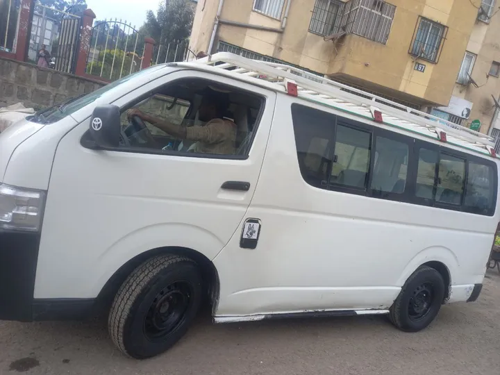 Toyota Hiace Van 2008 Model – photo 3