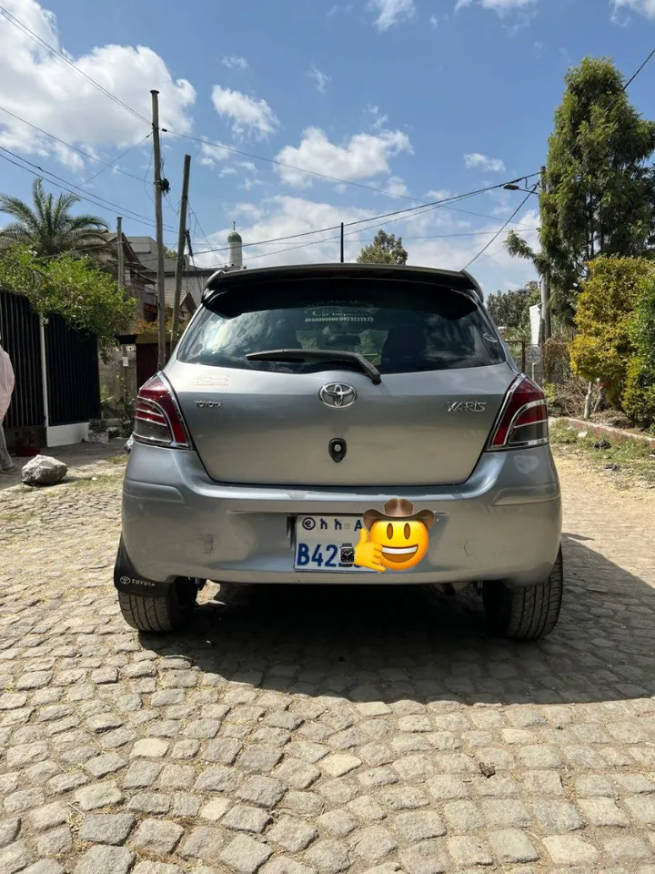 Toyota Yaris Compact 2010 Automatic – photo 3