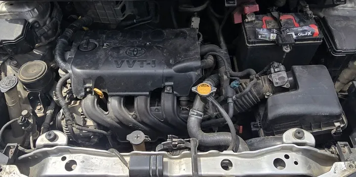 Toyota Yaris Compact 2012 Automatic – photo 10