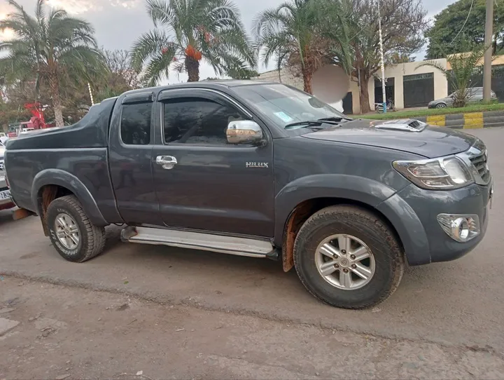 Toyota Hilux 2013 Diesel Pickup – photo 3