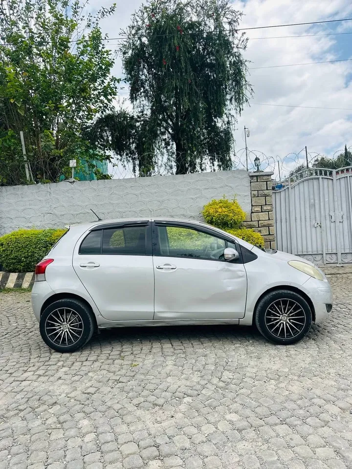 Toyota Yaris Compact 2008 – photo 4