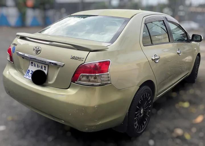Toyota Yaris Belta 2009 – photo 4