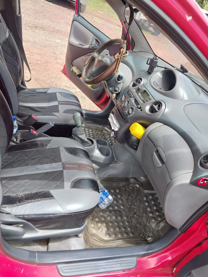 Toyota Vitz 2000 1.3 Manual – photo 6