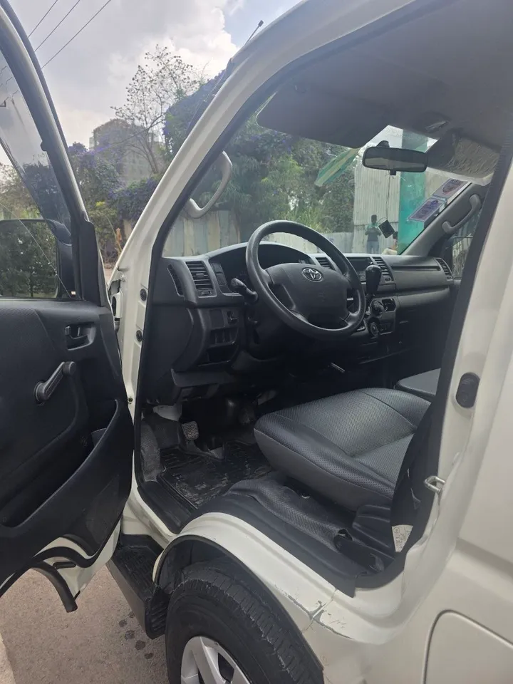 2018 Toyota Hiace Manual Van – photo 5