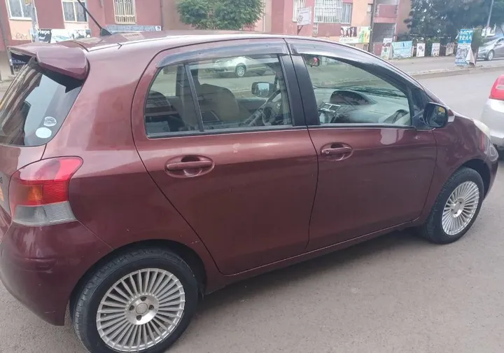 Toyota Yaris Compact 2010 Automatic – photo 5