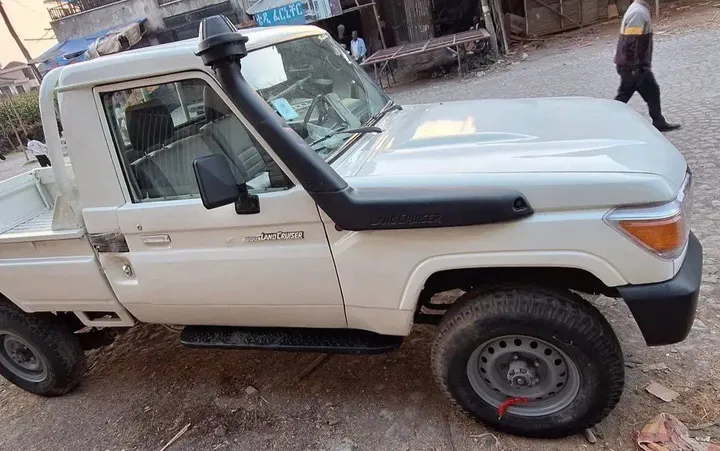 Toyota Land Cruiser 1HZ Pickup – photo 4
