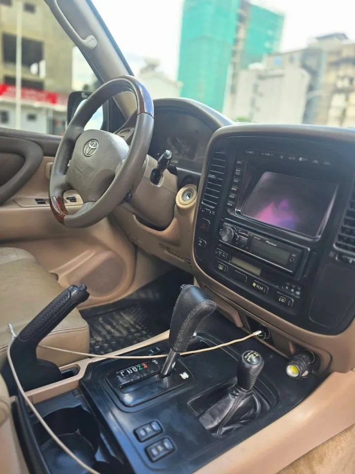 Toyota Land Cruiser 105 Automatic SUV – photo 7