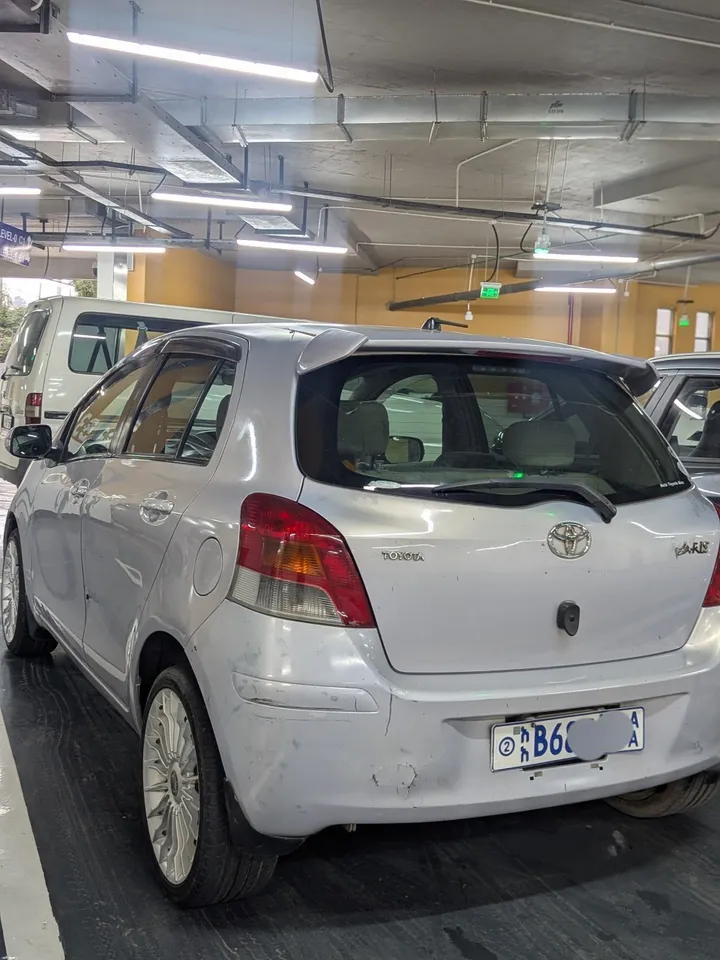 Toyota Yaris Compact 2010 – photo 5