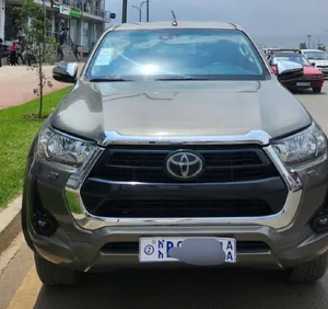 Toyota Hilux Invincible Extra Cab 2021