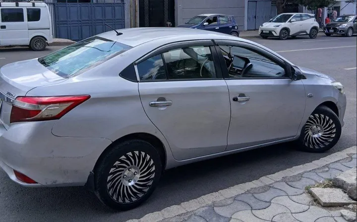 Toyota Yaris Sedan 2014 Automatic – photo 6