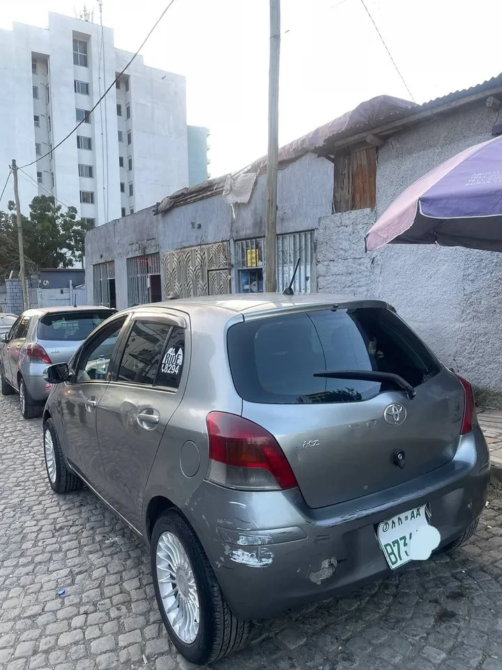 Toyota Yaris Compact 2009 – photo 5