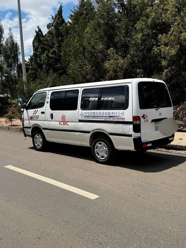 5L Minibus 2004 Manual – photo 6