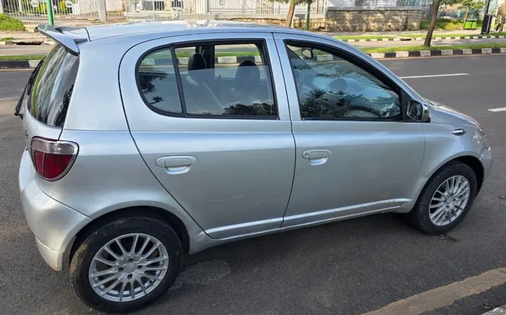 Toyota Vitz 2000 Automatic – photo 4