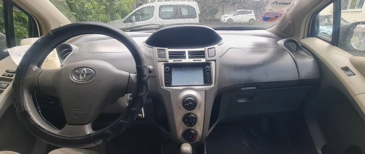 Toyota Yaris Compact 2010 – photo 7