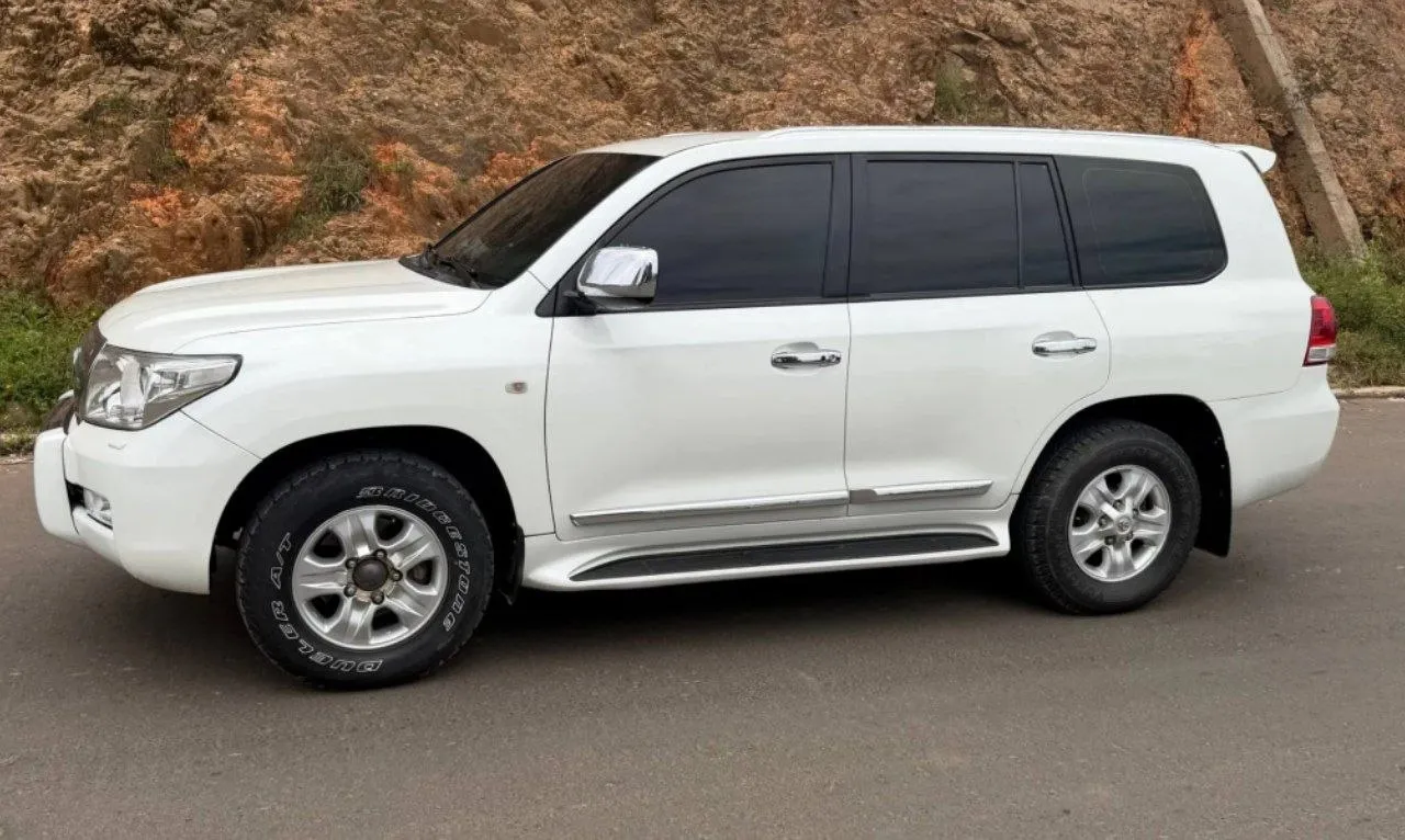 Toyota Land Cruiser 2010 V8 Diesel – photo 3