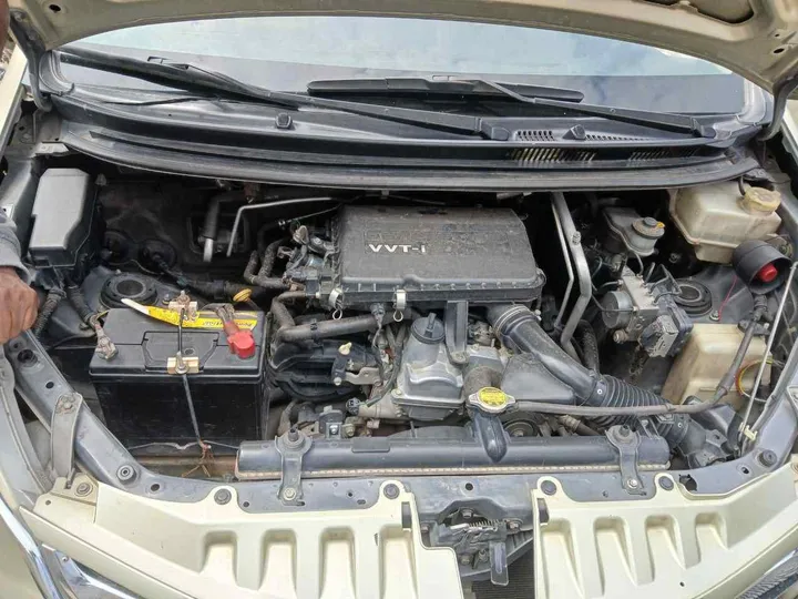 Toyota Avanza 2013 Automatic – photo 5