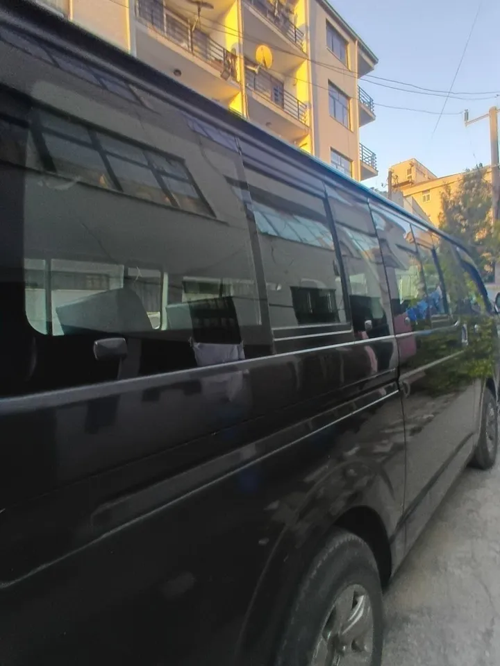 Toyota Hiace 2007 Automatic Van – photo 4