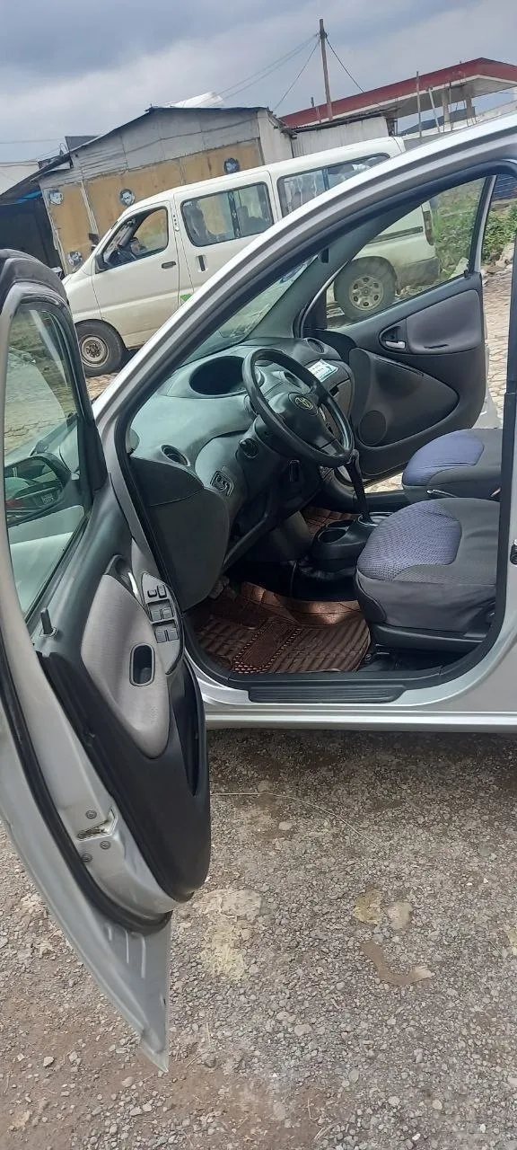 2004 Toyota Vitz Automatic Hatchback – photo 5