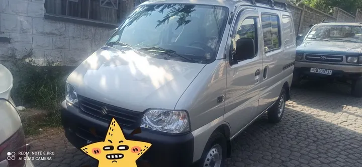 White Passenger Van 2024 – photo 4